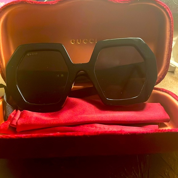 Gucci sunglasses:unique shape! (Black) - Picture 1 of 7